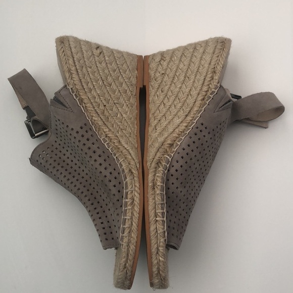 Caslon wedge espadrilles with a leather upper - Picture 4 of 9